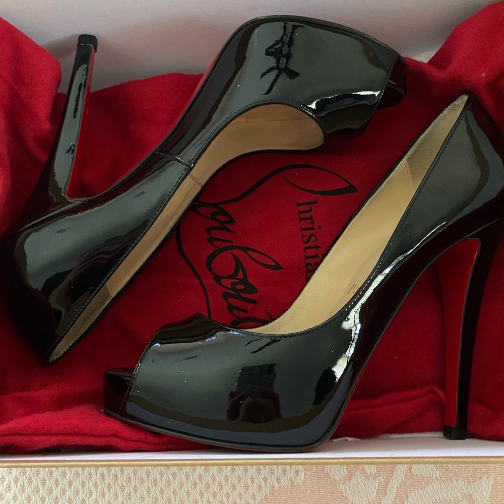CHRISTIAN LOUBOUTIN PEEP TOE